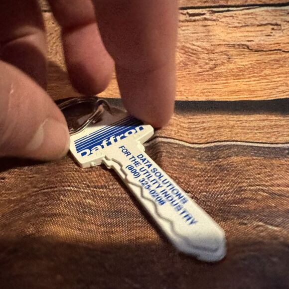 Daffron Data Solutions Key Razor Blade Keychain Vintage Utility Industry - Picture 6 of 8